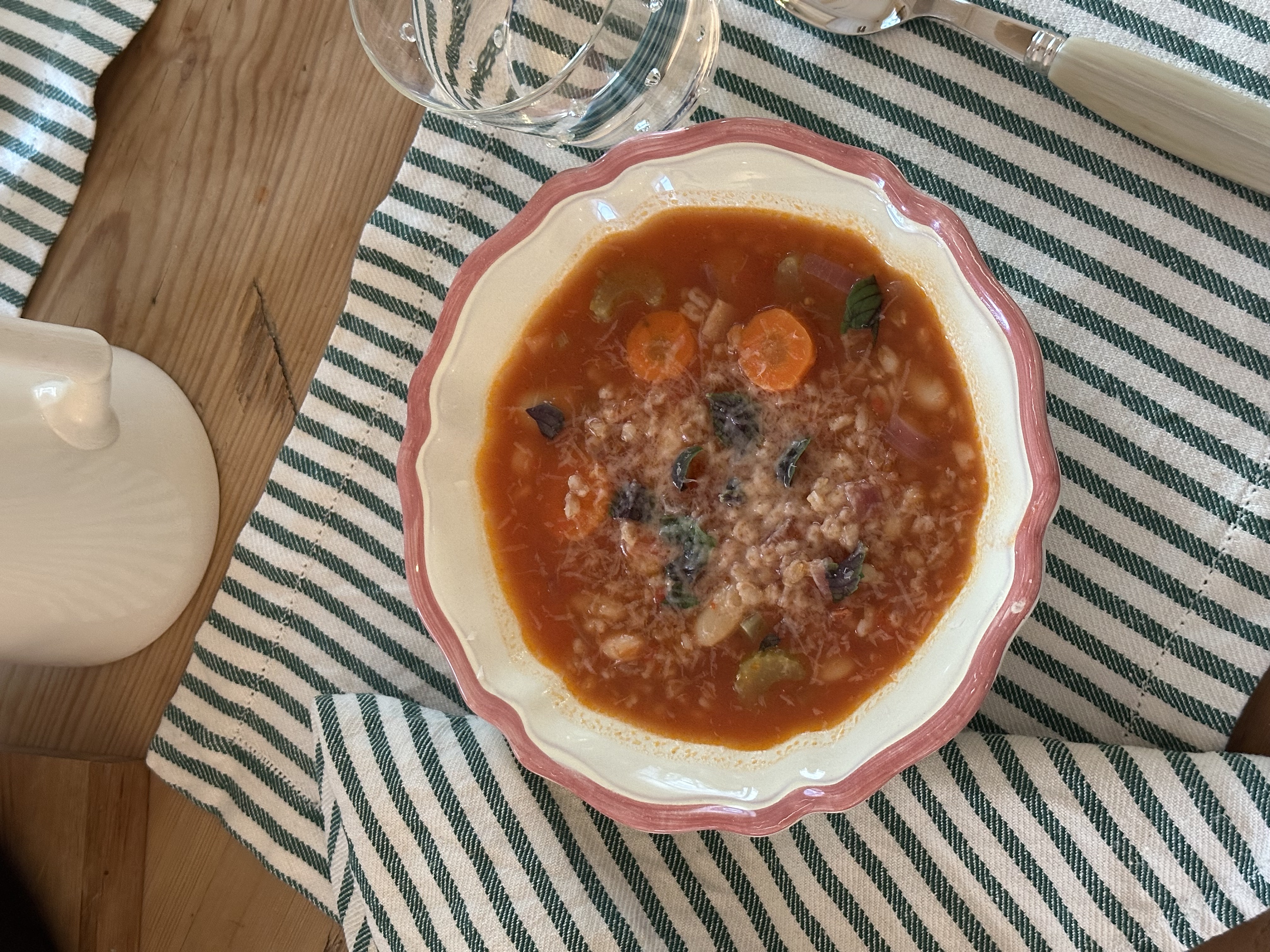 Toskansk suppe med spelt og hvite bønner